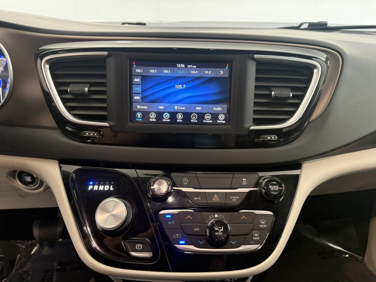 Used 2021 Chrysler Voyager Lxi FWD image 20