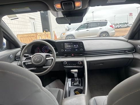 Used 2021 Hyundai Elantra SEL image 27