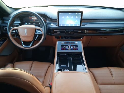 Certified 2023 Lincoln Aviator Black Label w/ Jet Package AWD/4WD image 7