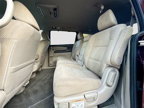 Used 2017 Honda Odyssey SE image 24
