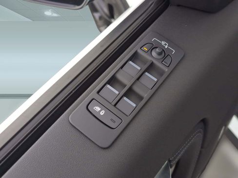 New 2025 Land Rover Discovery Sport Dynamic SE image 21