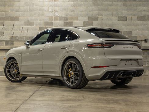 Used 2021 Porsche Cayenne Turbo S image 14