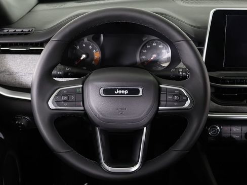 Used 2025 Jeep Compass Latitude AWD/4WD image 35