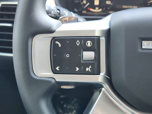Used 2025 Land Rover Discovery Dynamic SE image 30