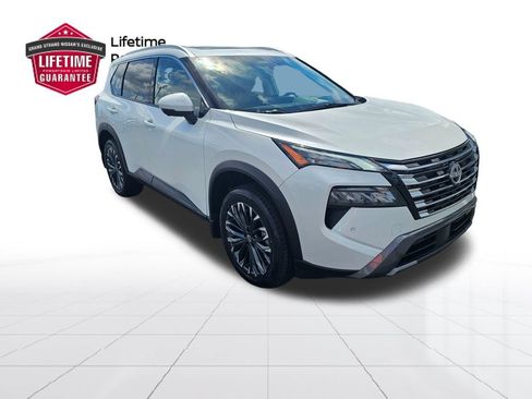 Used 2025 Nissan Rogue SL w/ Tech Package FWD image 5