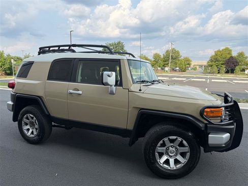 Used 2014 Toyota FJ Cruiser 4WD w/ Convenience Package image 16