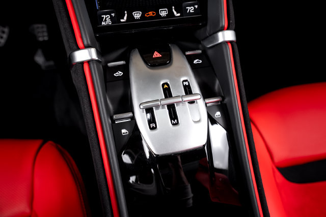 Certified 2025 Ferrari Roma Spider RWD image 47