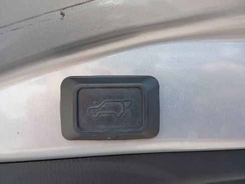 Used 2018 Toyota RAV4 XLE FWD image 21
