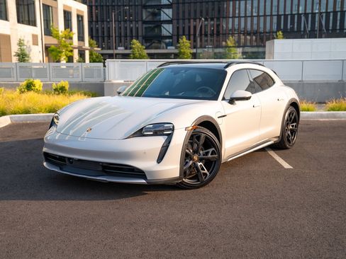 Certified 2023 Porsche Taycan 4 Cross Turismo AWD/4WD image 1