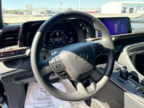 Certified 2023 Toyota Crown XLE image 11