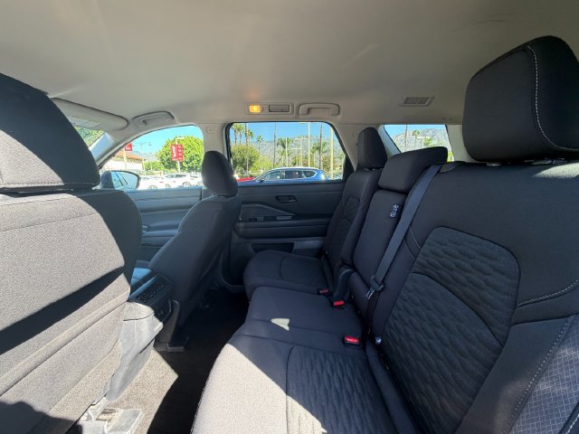 Used 2025 Nissan Pathfinder SV FWD image 39