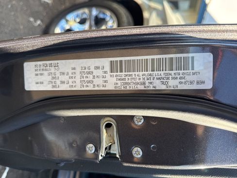 Used 2017 RAM 1500 Laramie image 30