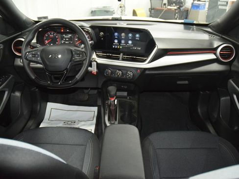 Used 2024 Chevrolet Trax RS FWD image 29