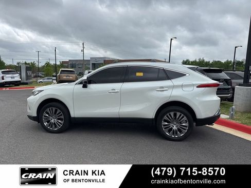 Used 2022 Toyota Venza XLE AWD/4WD image 13