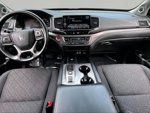 Used 2025 Honda Ridgeline Sport image 8