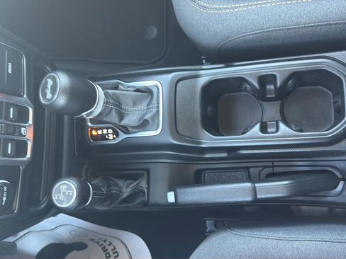 Used 2024 Jeep Wrangler Unlimited w/ Convenience Group image 27