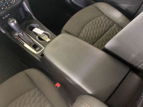 Used 2019 Chevrolet Equinox LT w/ Driver Convenience Package FWD image 42
