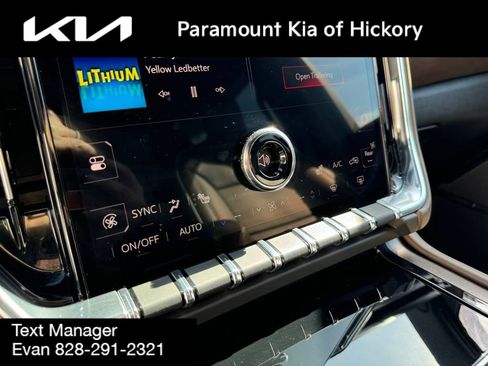 Used 2025 GMC Yukon XL Denali Ultimate image 12