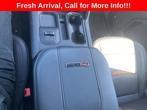 Used 2025 GMC Sierra 2500 AT4 w/ Technology Package AWD/4WD image 9