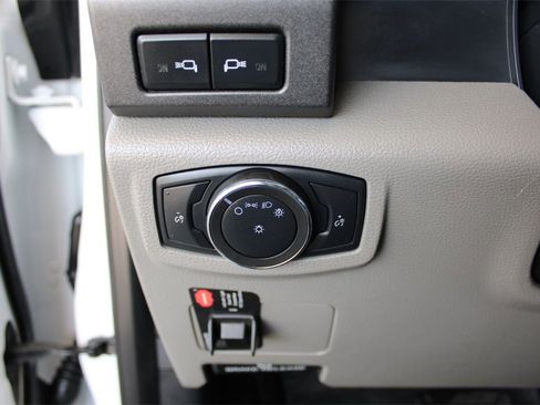 Used 2022 Ford F550 4x4 Crew Cab Super Duty w/ Power Equipment Group image 22