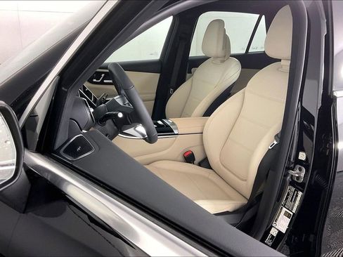 Used 2026 Mercedes-Benz GLC 300 4MATIC image 9