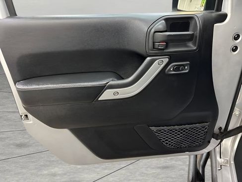 Used 2012 Jeep Wrangler Rubicon image 10