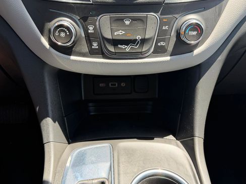 Used 2023 Chevrolet Equinox LS w/ LS Convenience Package FWD image 15