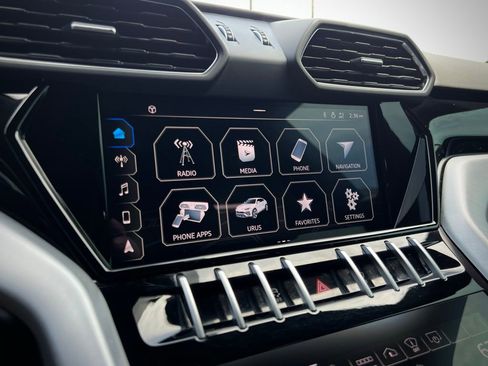 Used 2022 Lamborghini Urus image 78