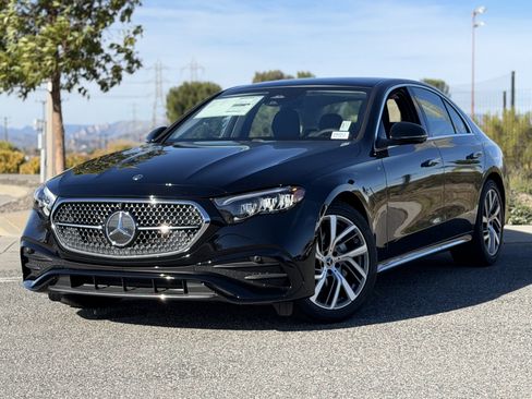 New 2026 Mercedes-Benz E 350 4MATIC Sedan image 2