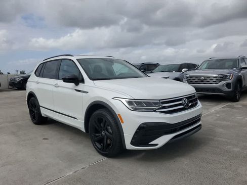 Used 2024 Volkswagen Tiguan SE R-Line FWD image 11