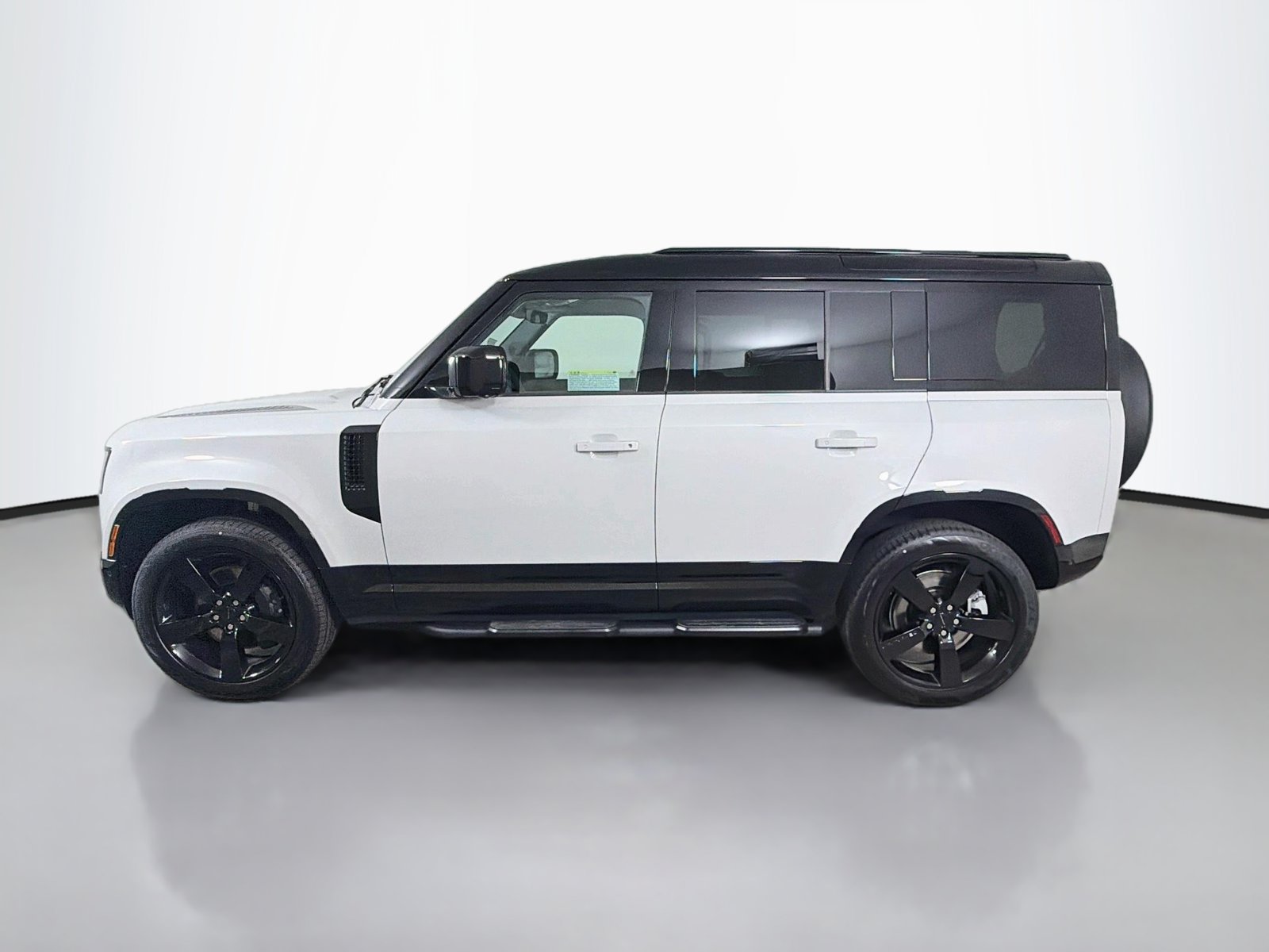 Used 2026 Land Rover Defender 110 X-Dynamic SE AWD/4WD image 2