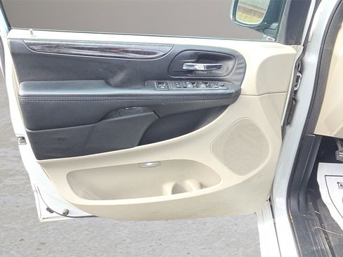 Used 2018 Dodge Grand Caravan SE w/ UConnect Hands-Free Group image 26