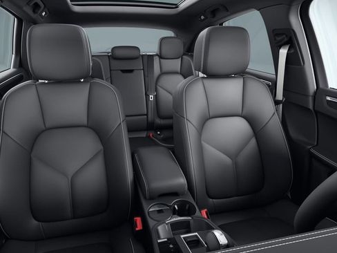 Used 2023 Porsche Macan image 5