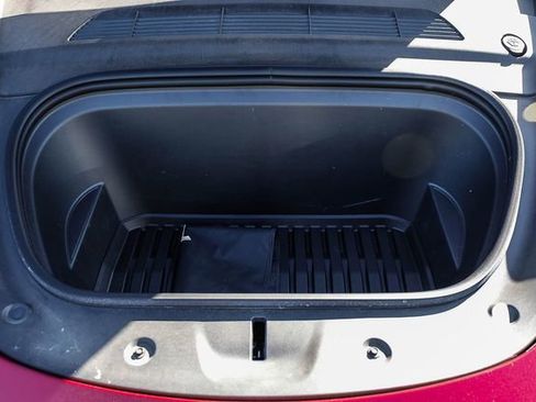 Used 2024 Tesla Model Y Long Range image 31