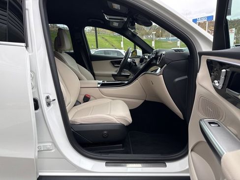 Certified 2025 Mercedes-Benz GLC 300 4MATIC image 24