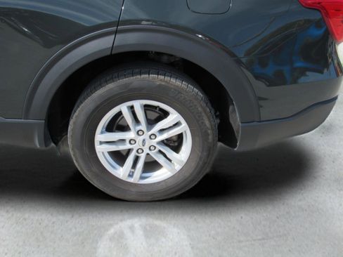 Used 2022 Ford Explorer XLT w/ Equipment Group 202A image 4