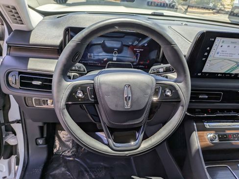Used 2025 Lincoln Aviator Reserve w/ Luxury Package RWD image 17
