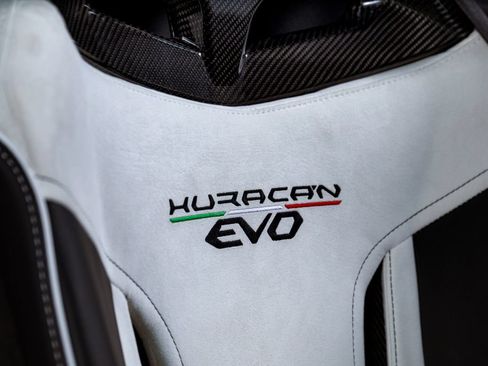 Used 2024 Lamborghini Huracan EVO AWD/4WD image 32