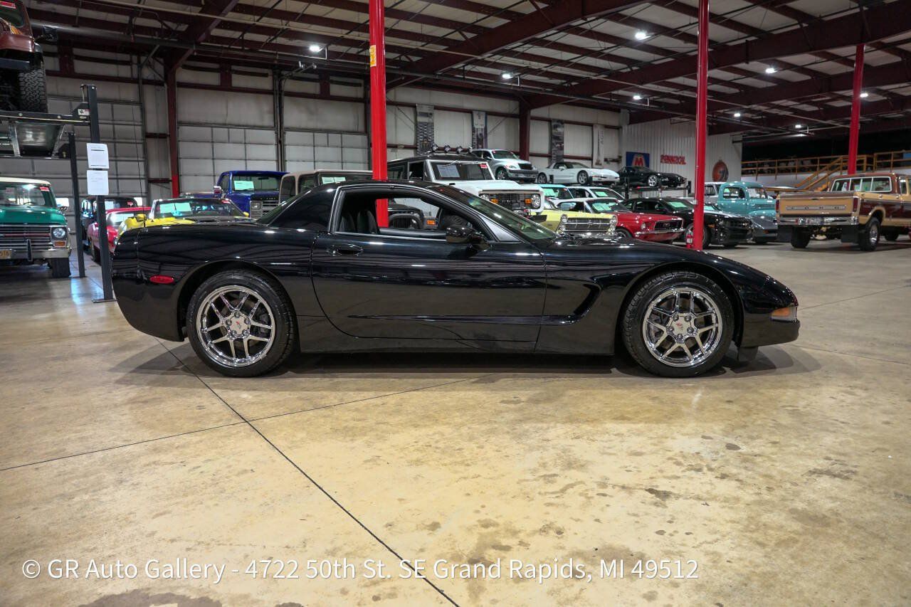 Used 1999 Chevrolet Corvette Coupe RWD image 10