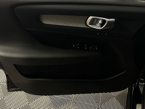 Used 2025 Volvo XC40 B5 Plus image 26