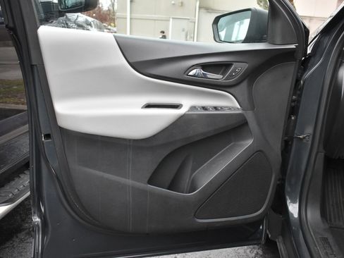 Used 2020 Chevrolet Equinox LS image 11