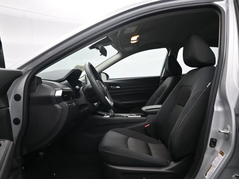 Used 2024 Nissan Altima 2.5 SV FWD image 22