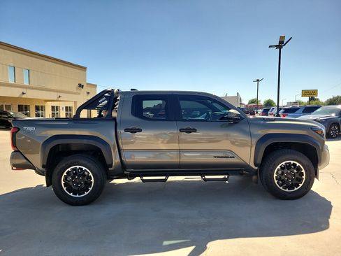 Used 2024 Toyota Tacoma TRD Off-Road AWD/4WD image 8