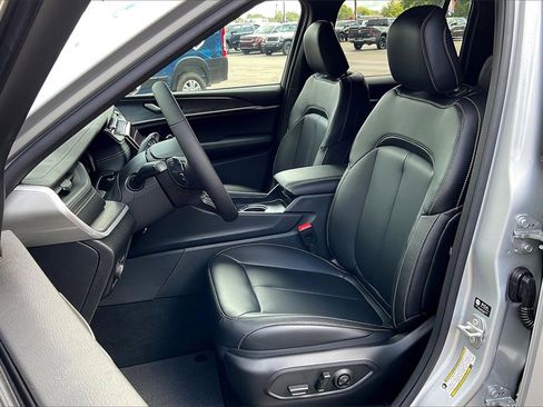 New 2025 Jeep Grand Cherokee Limited w/ Trailer Tow Package image 9