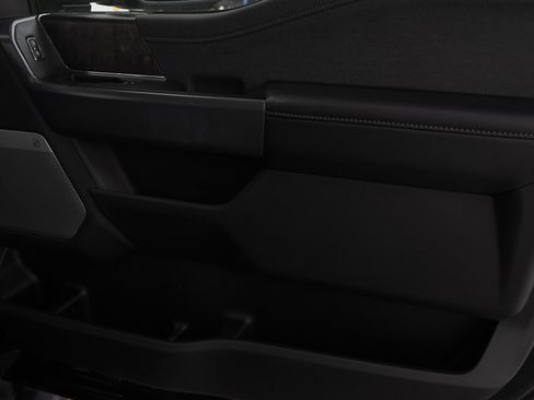 Used 2023 Ford F250 Lariat image 11