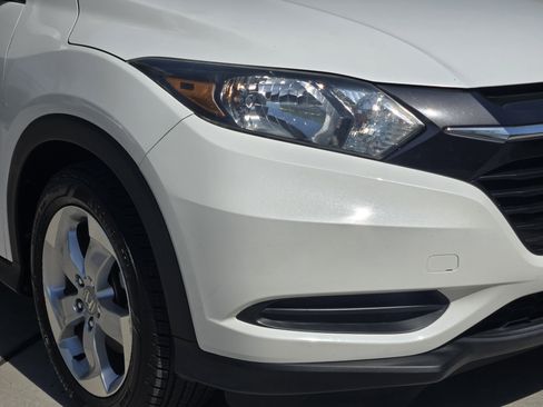 Used 2016 Honda HR-V LX image 9