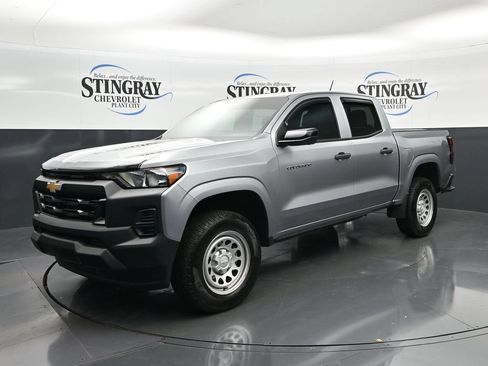 Used 2024 Chevrolet Colorado W/T w/ Technology Package RWD image 3