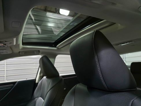 Used 2024 Lexus ES 300h F Sport image 14