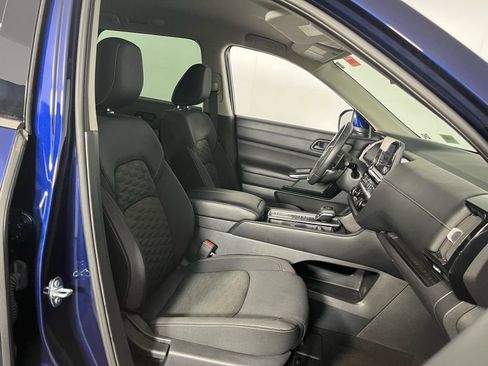 Used 2024 Nissan Pathfinder SV w/ Lighting Package (N92) image 30