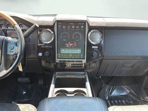 Used 2013 Ford F250 Platinum w/ FX4 Off Road Pkg AWD/4WD image 8